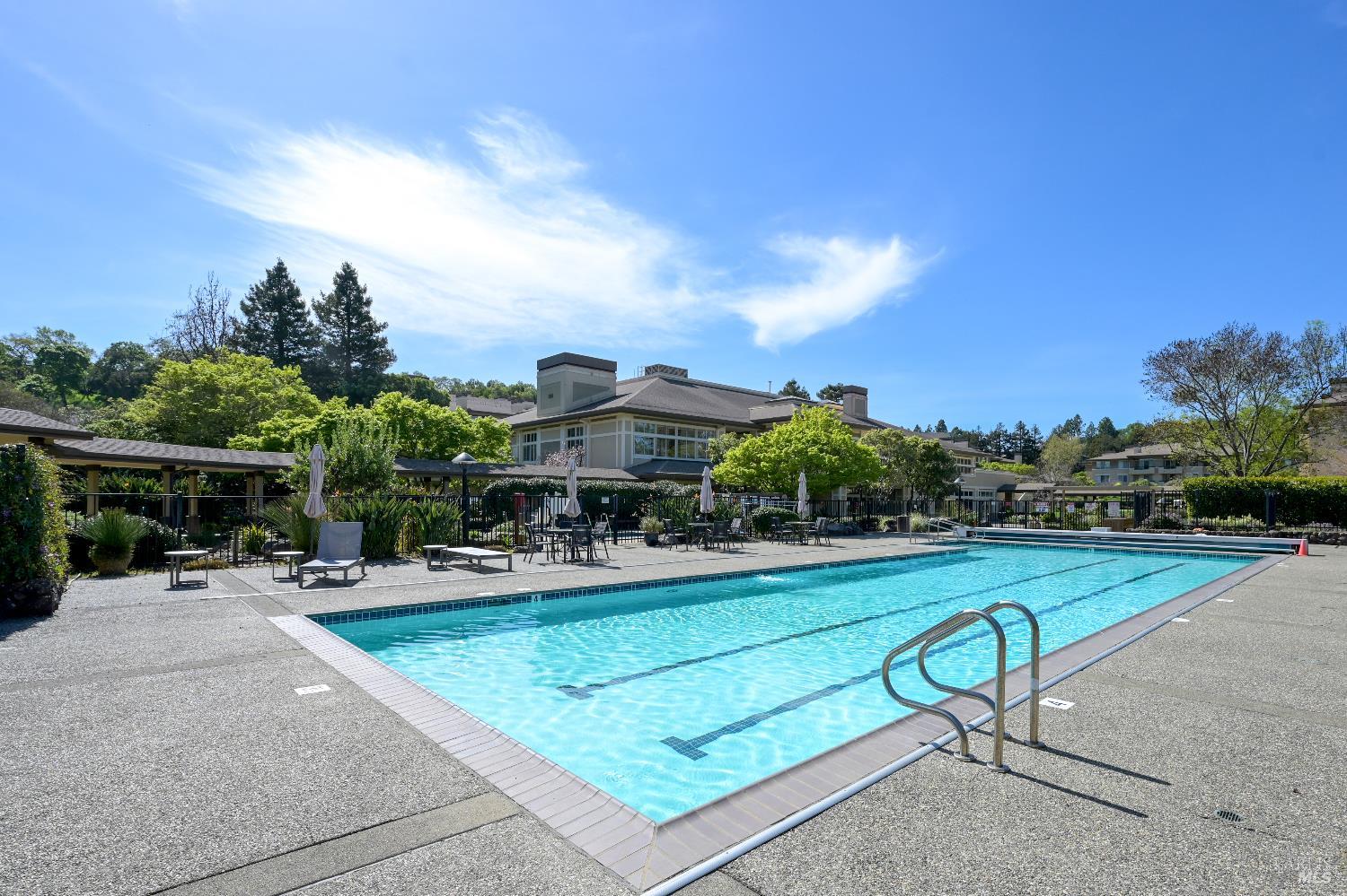 Detail Gallery Image 14 of 15 For 100 Deer Valley Rd 3h,  San Rafael,  CA 94903 - 1 Beds | 1 Baths