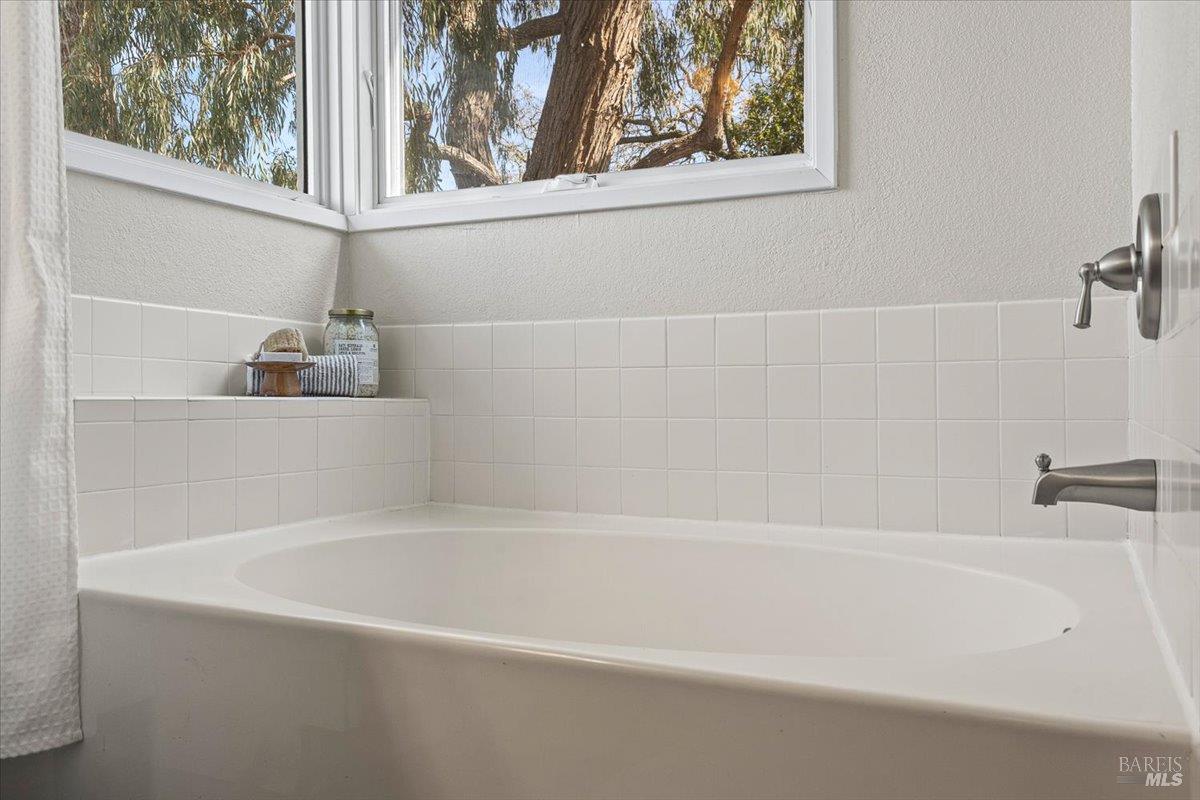 Detail Gallery Image 38 of 60 For 9524 Sheffield St, Windsor,  CA 95492 - 4 Beds | 3 Baths