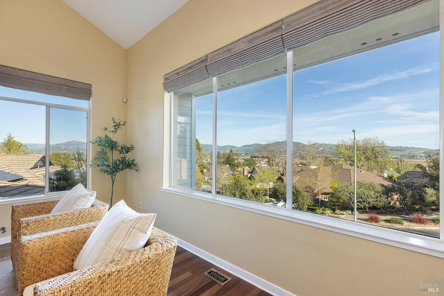 Detail Gallery Image 26 of 77 For 42 Clement Ct, Napa,  CA 94558 - 3 Beds | 2/1 Baths