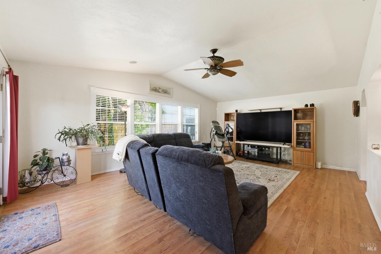 Detail Gallery Image 11 of 43 For 532 Gregory Dr, Vacaville,  CA 95687 - 4 Beds | 2 Baths