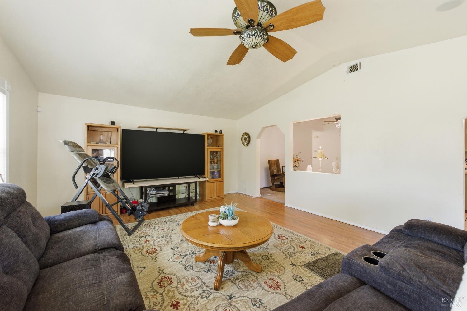 Detail Gallery Image 12 of 43 For 532 Gregory Dr, Vacaville,  CA 95687 - 4 Beds | 2 Baths