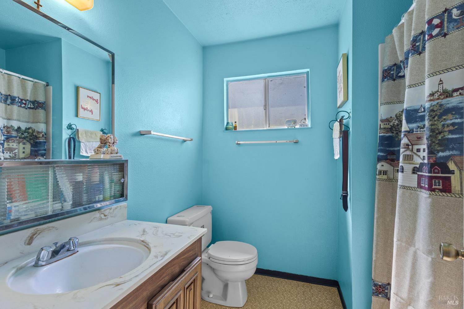 Detail Gallery Image 20 of 28 For 206 Millbrook Way, Vacaville,  CA 95687 - 5 Beds | 2/1 Baths