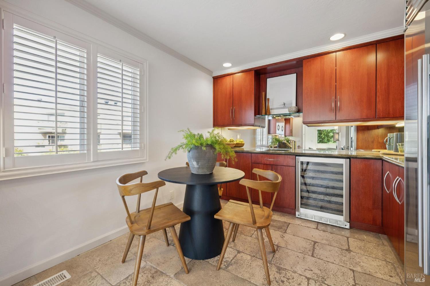 Detail Gallery Image 17 of 41 For 175 Upper via Casitas Unkn #26,  Greenbrae,  CA 94904 - 4 Beds | 2/1 Baths