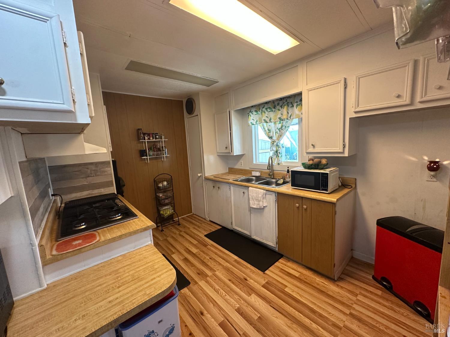 Detail Gallery Image 10 of 25 For 121 Century Ct, Fairfield,  CA 94533 - 3 Beds | 2 Baths