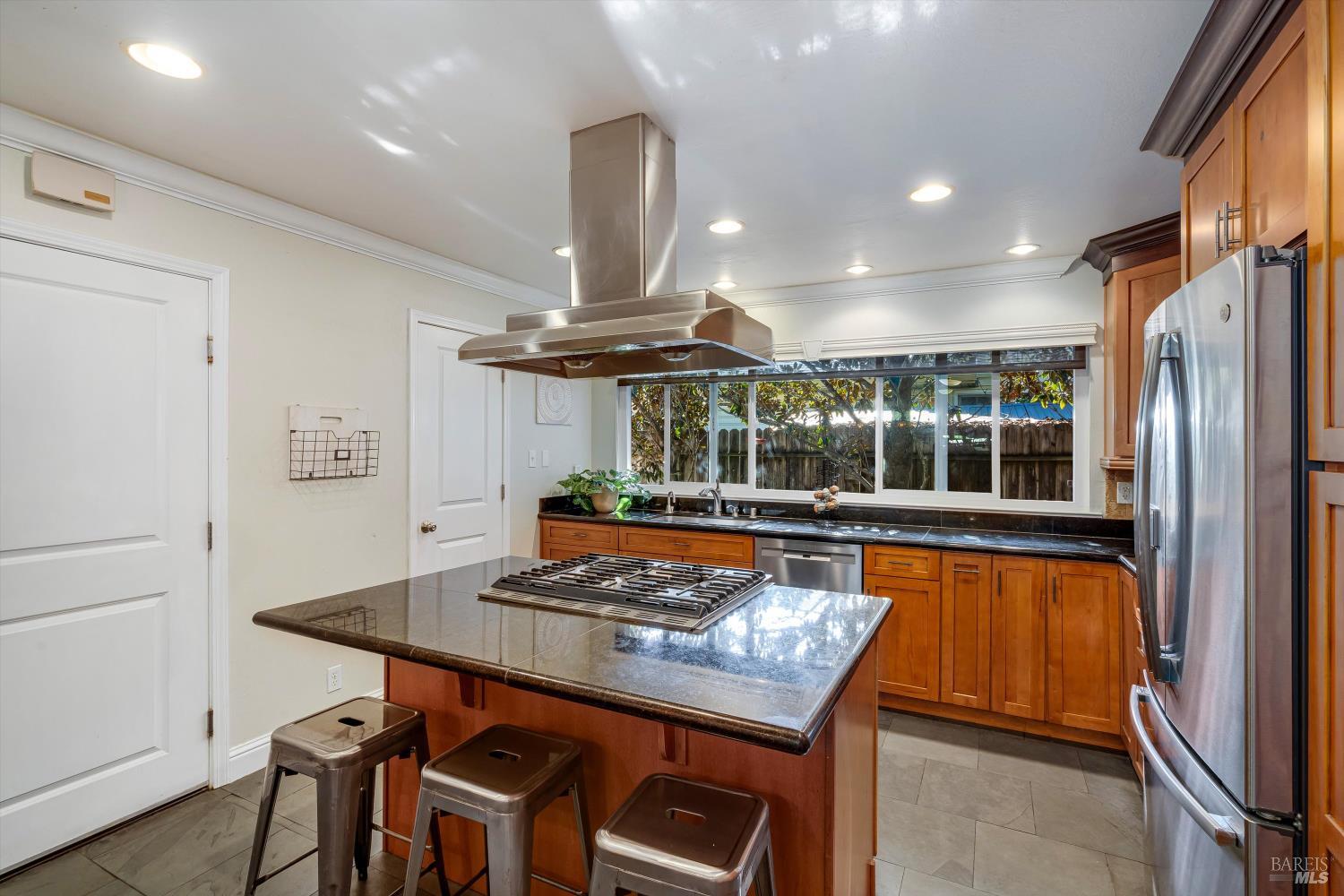 Detail Gallery Image 13 of 35 For 4423 Dove Ct, Napa,  CA 94558 - 3 Beds | 2 Baths