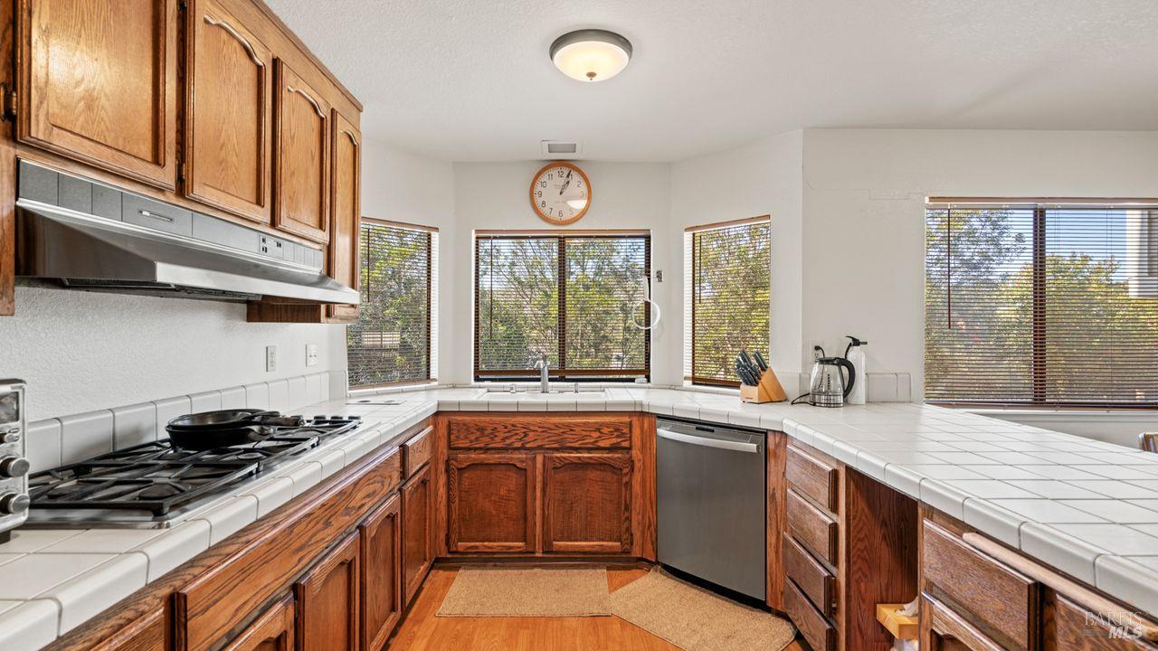 Detail Gallery Image 9 of 45 For 171 Ancheta Pl, Vallejo,  CA 94591 - 4 Beds | 2/1 Baths