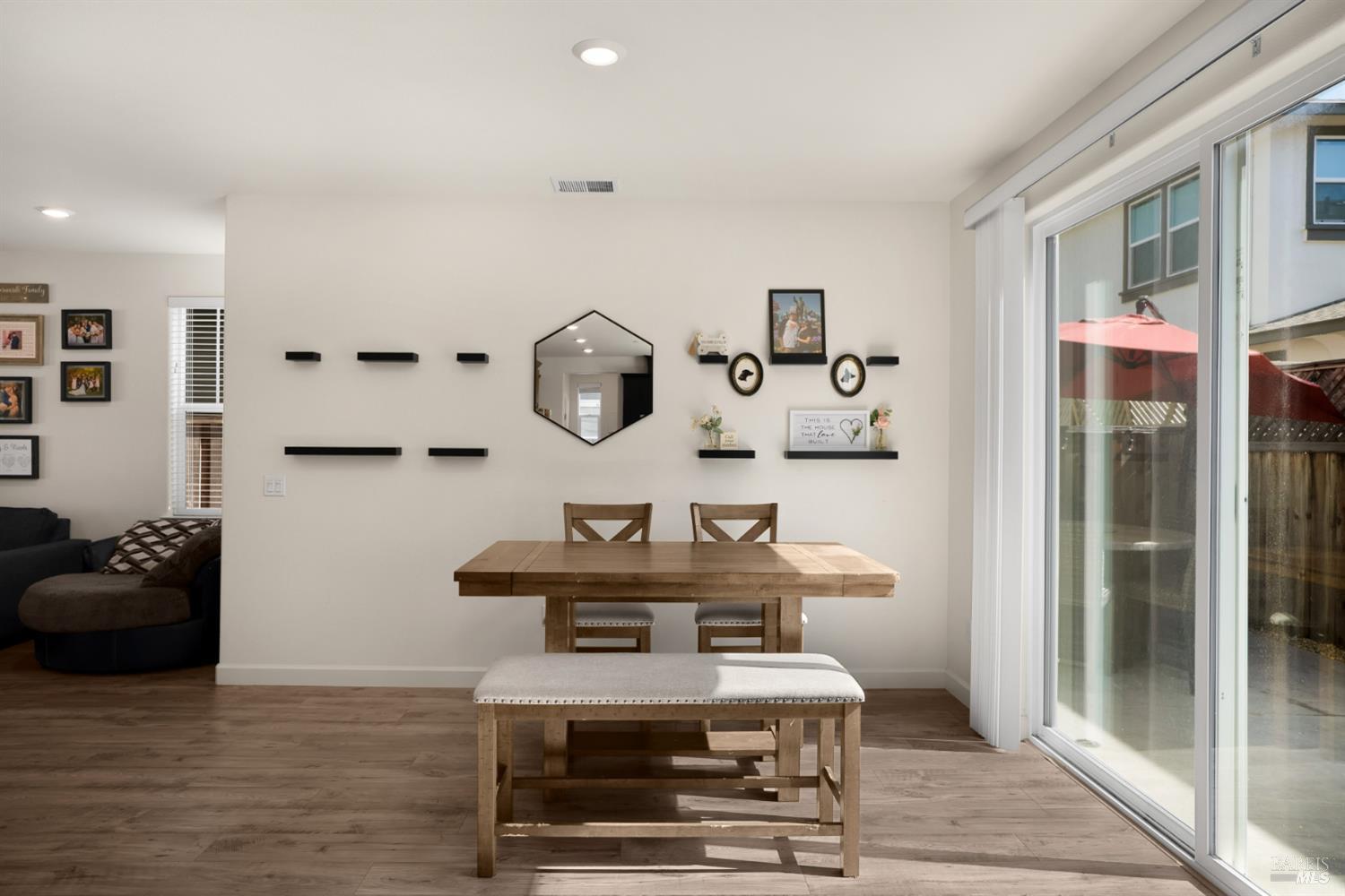 Detail Gallery Image 17 of 44 For 7465 Walker Way, Rohnert Park,  CA 94928 - 3 Beds | 2/1 Baths