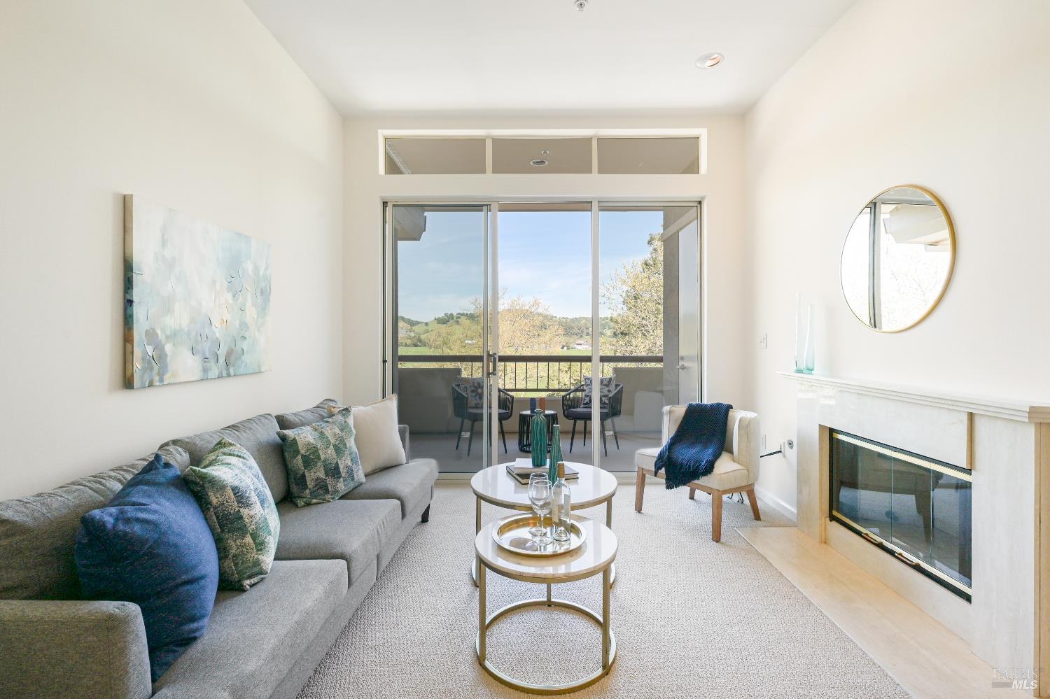 Detail Gallery Image 3 of 15 For 100 Deer Valley Rd 3h,  San Rafael,  CA 94903 - 1 Beds | 1 Baths