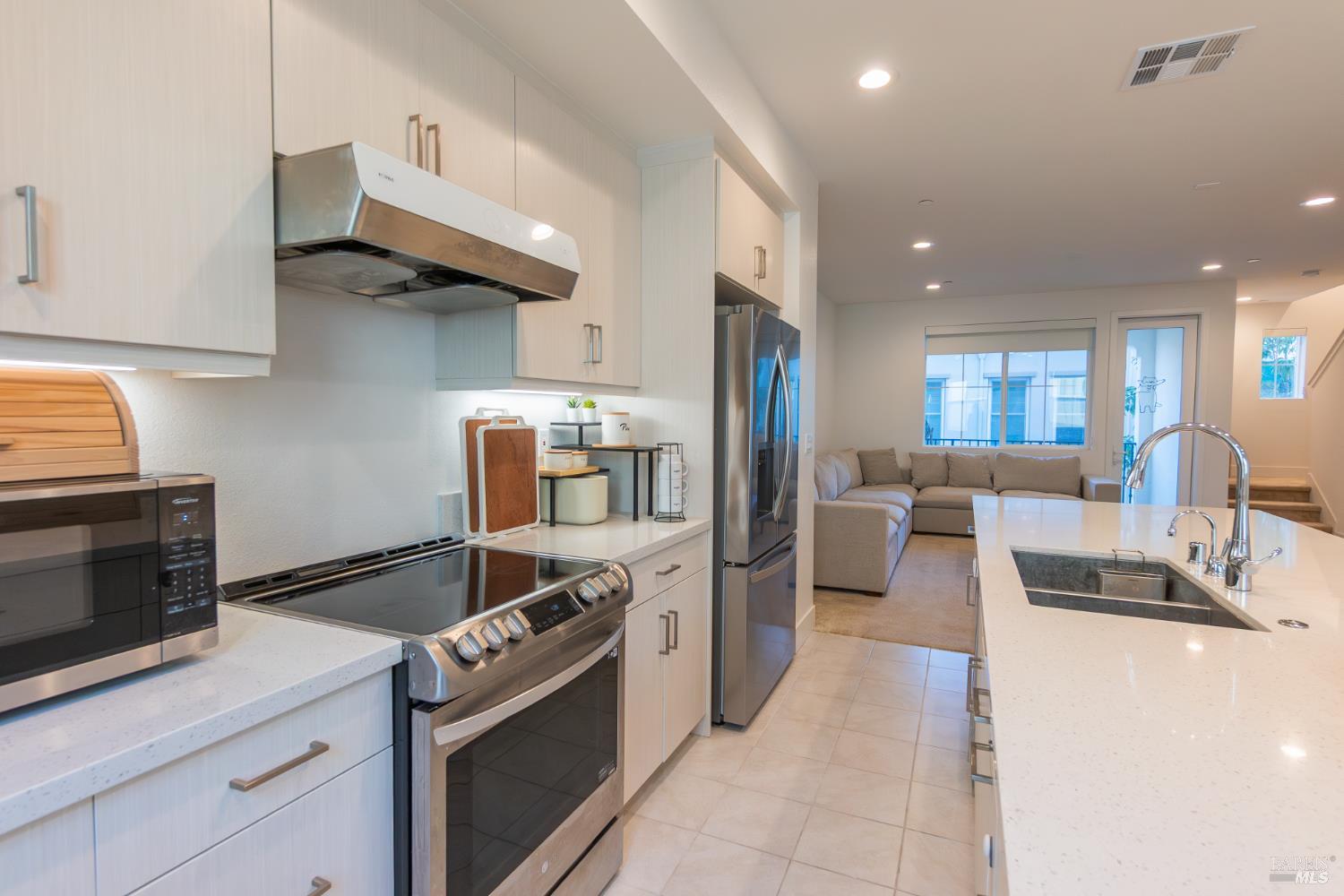 Detail Gallery Image 15 of 37 For 306 Rockview Rd, Novato,  CA 94949 - 4 Beds | 3/1 Baths