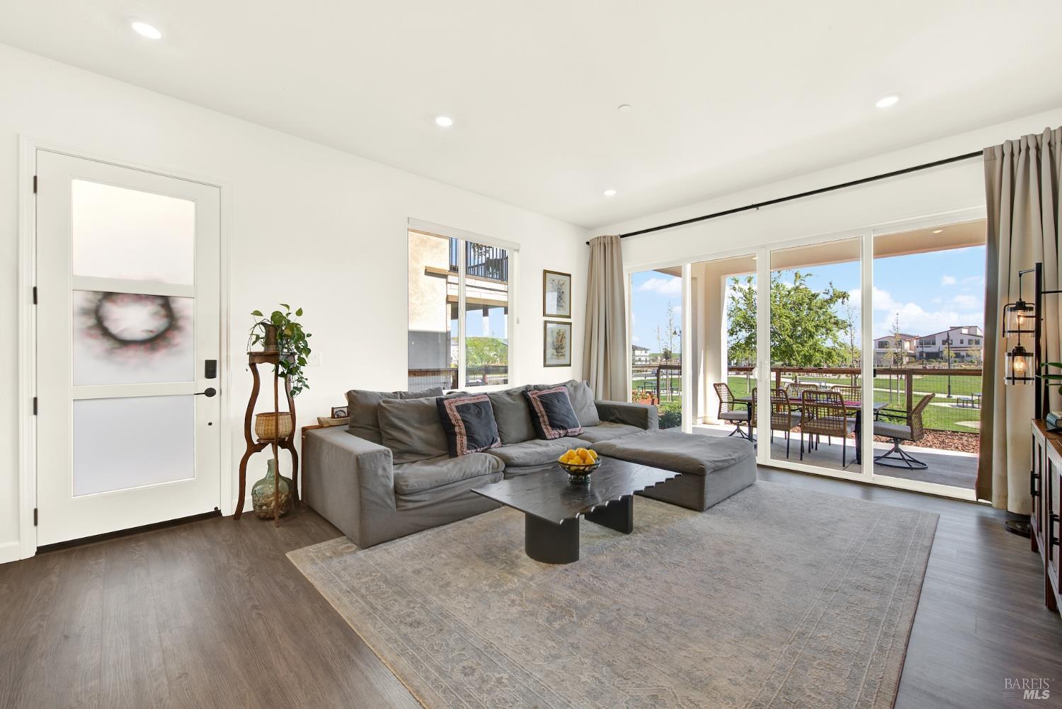 Detail Gallery Image 5 of 52 For 2456 Shore Vista Unkn, Fairfield,  CA 94533 - 3 Beds | 2 Baths