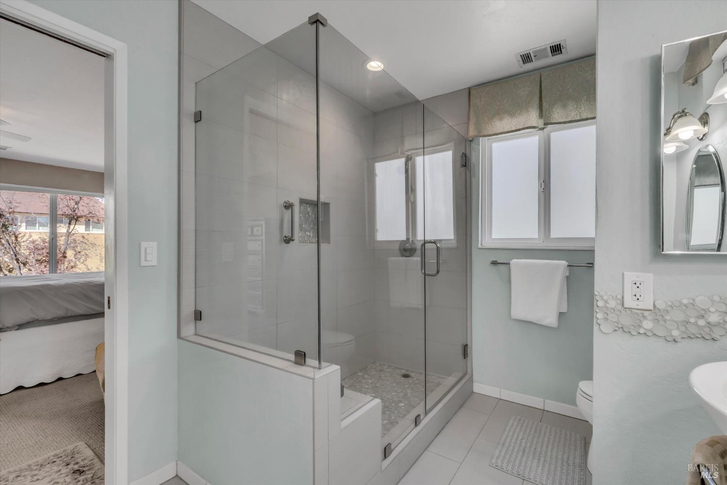 Detail Gallery Image 27 of 52 For 507 Union Ct, Benicia,  CA 94510 - 5 Beds | 3 Baths