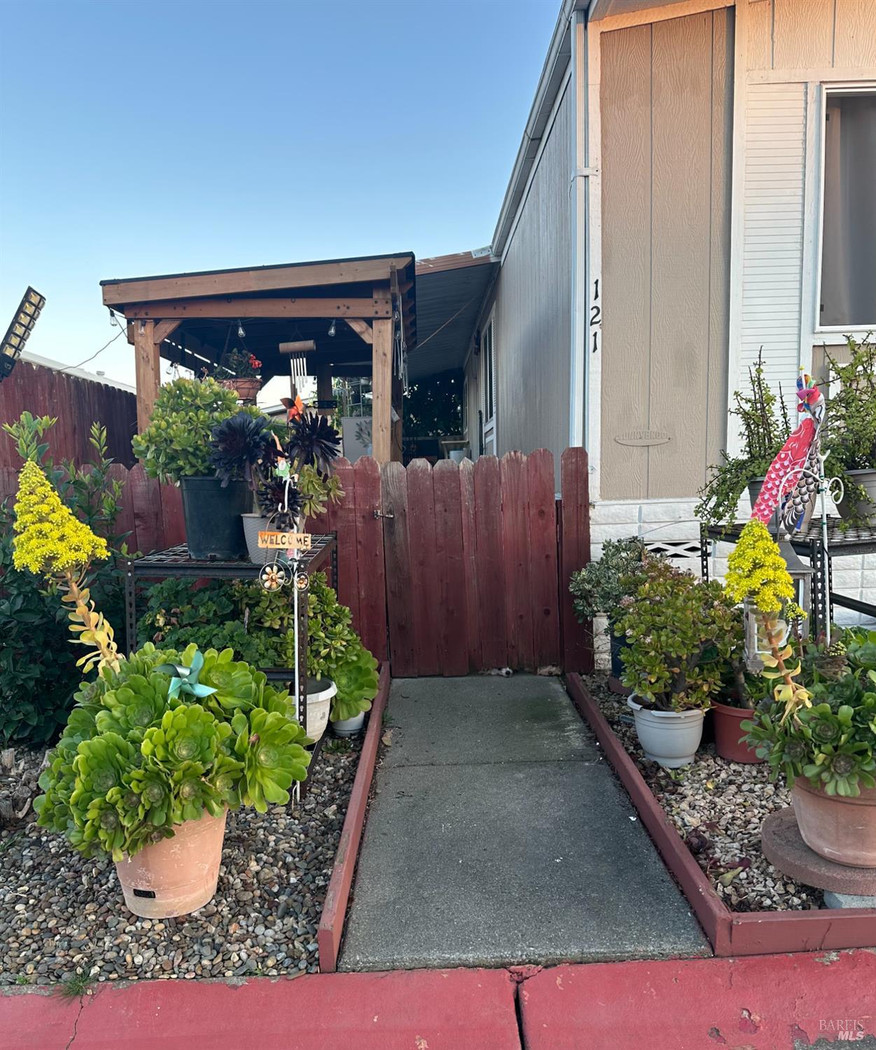 Detail Gallery Image 2 of 25 For 121 Century Ct, Fairfield,  CA 94533 - 3 Beds | 2 Baths