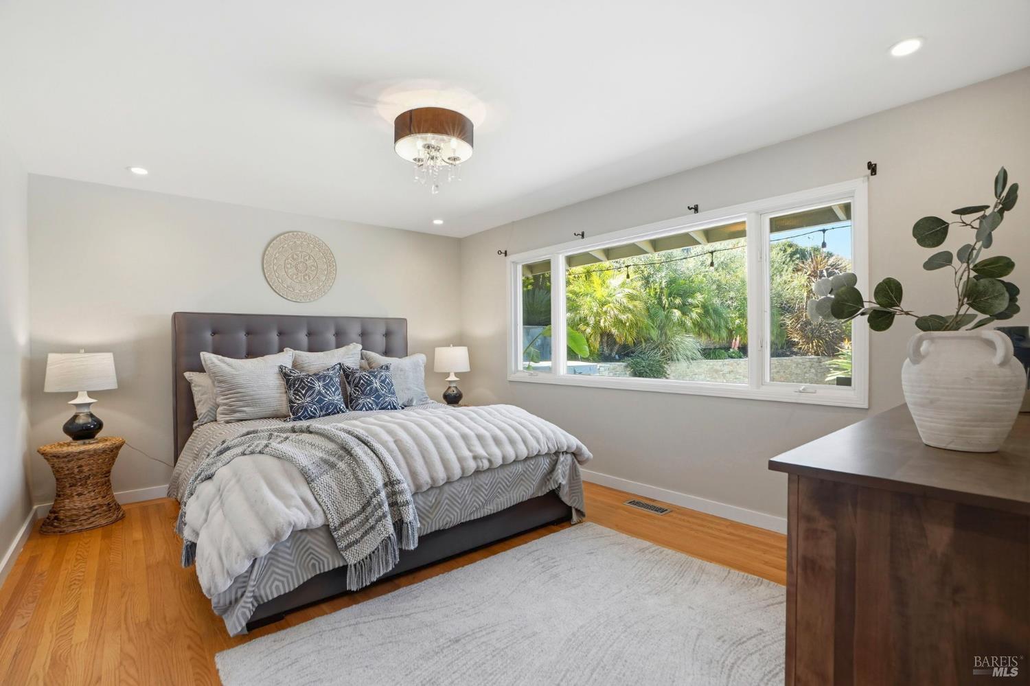 Detail Gallery Image 13 of 31 For 151 Oak Springs Dr, San Anselmo,  CA 94960 - 3 Beds | 2 Baths