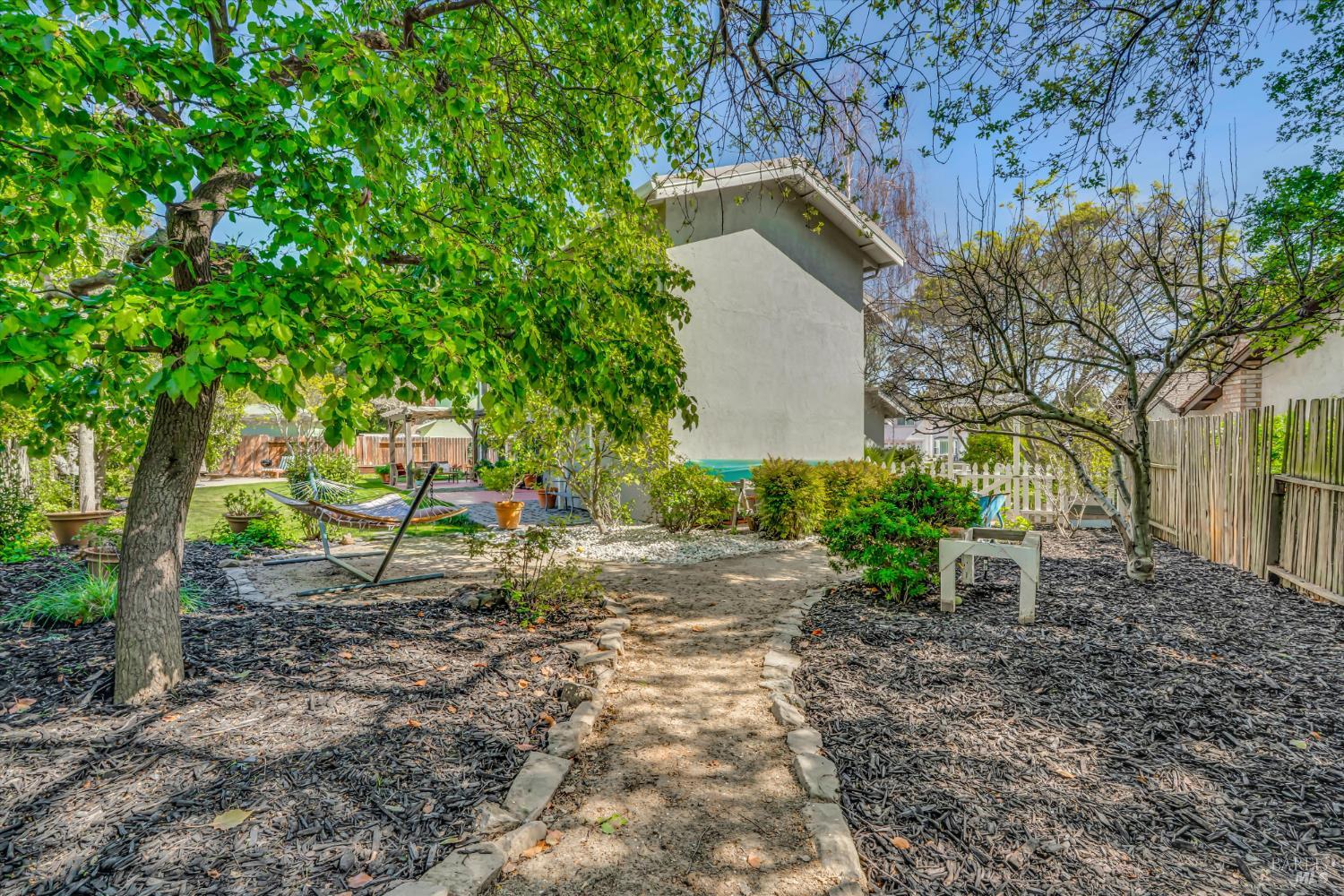 Detail Gallery Image 36 of 52 For 507 Union Ct, Benicia,  CA 94510 - 5 Beds | 3 Baths