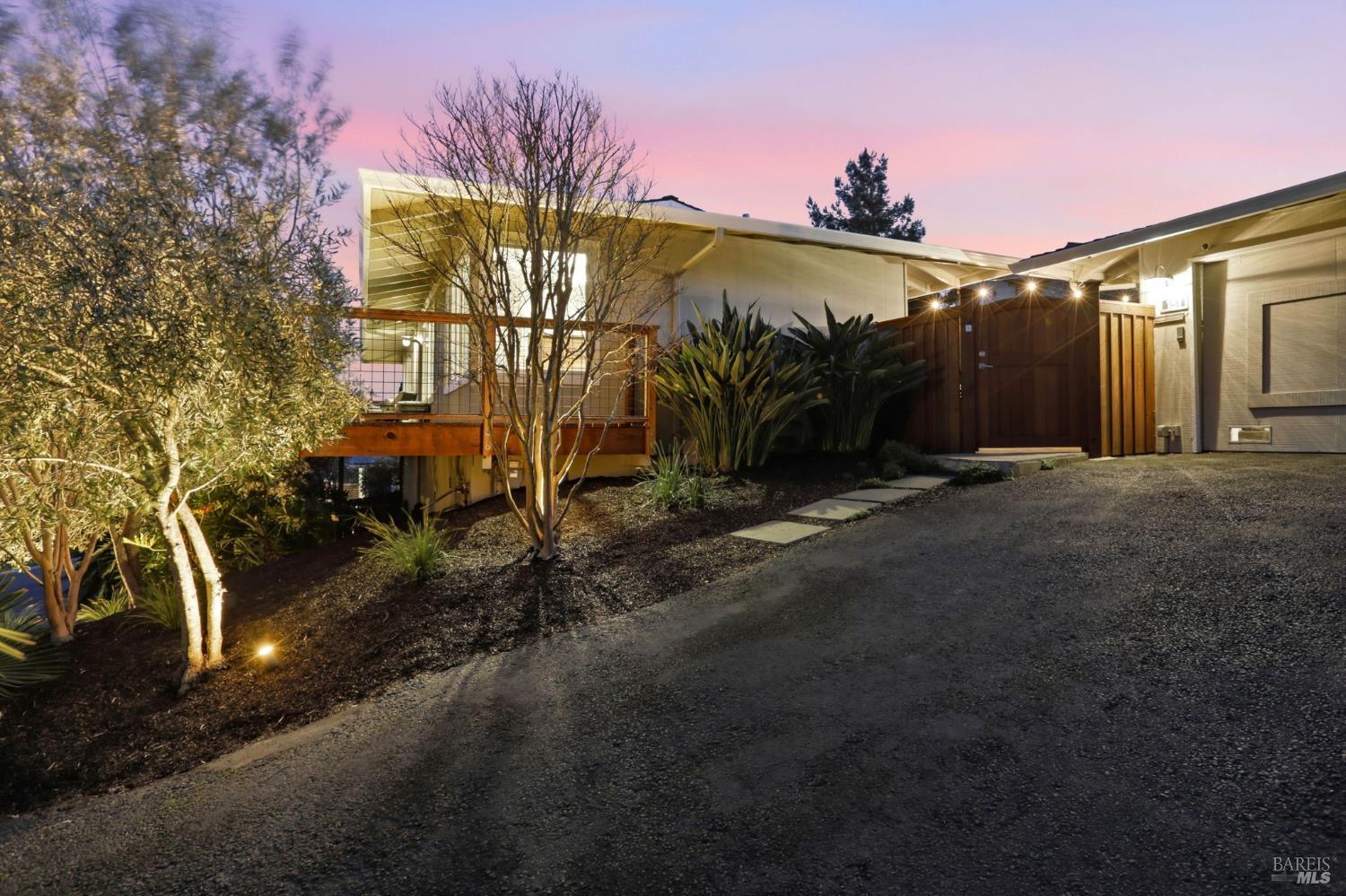 Detail Gallery Image 26 of 31 For 151 Oak Springs Dr, San Anselmo,  CA 94960 - 3 Beds | 2 Baths