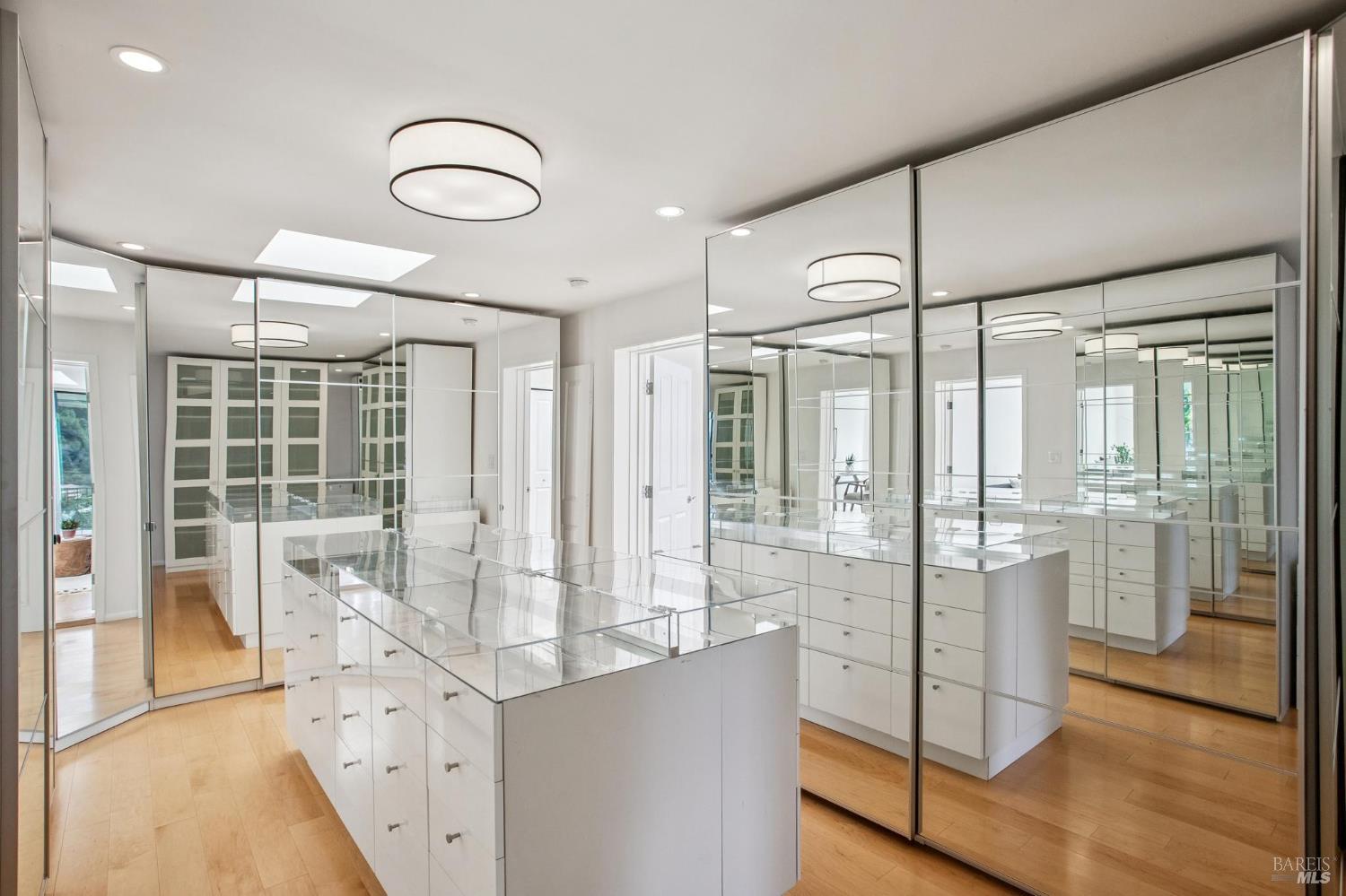 Detail Gallery Image 34 of 49 For 100 Eden Roc Dr, Sausalito,  CA 94965 - 4 Beds | 2 Baths