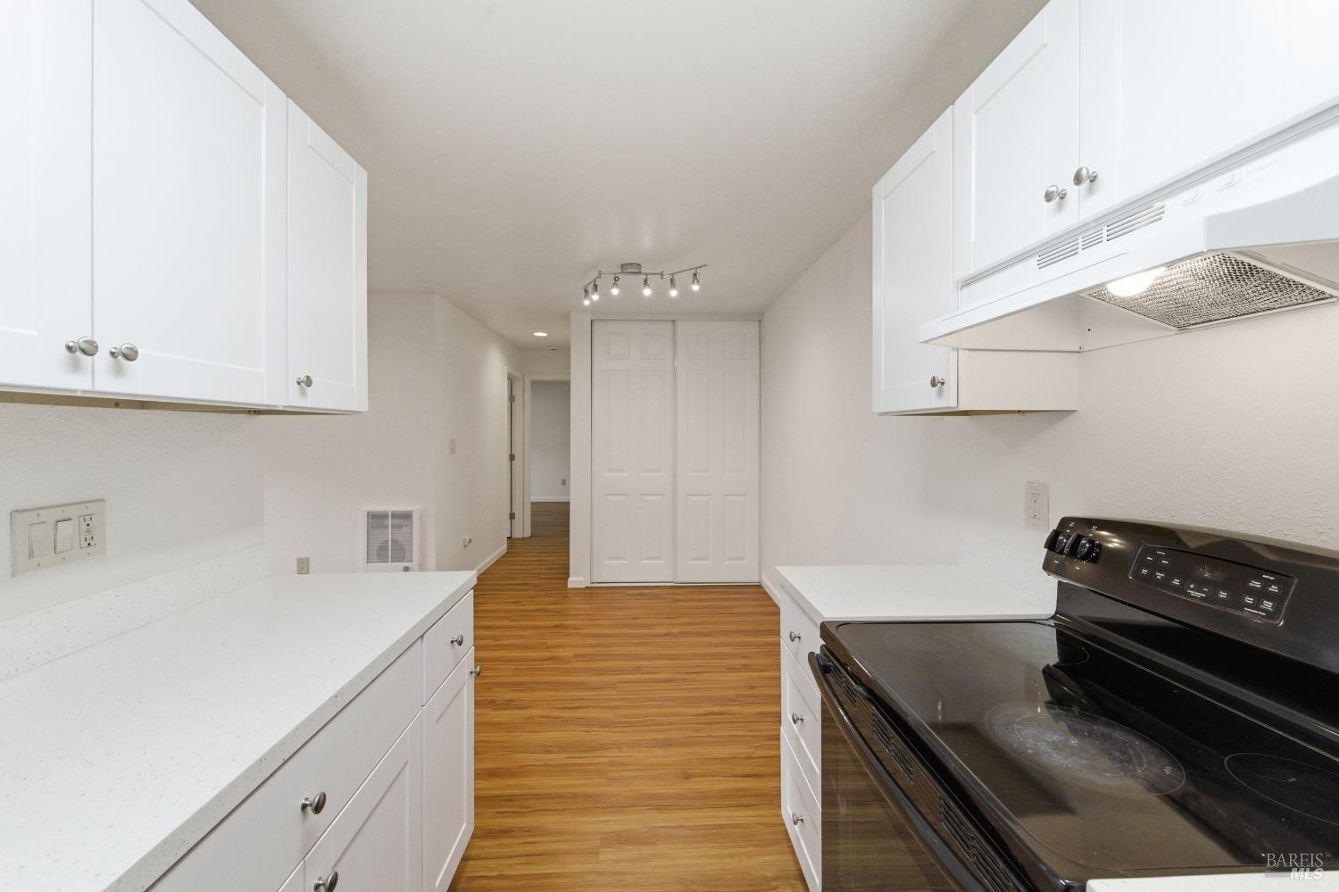 Detail Gallery Image 11 of 37 For 423 Gregory Ln #28,  Fairfield,  CA 94533 - 2 Beds | 1 Baths