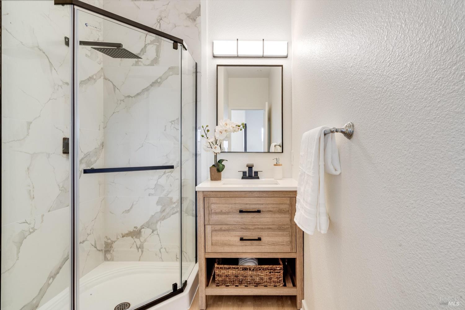 Detail Gallery Image 3 of 38 For 156 Valley Oak Dr, Napa,  CA 94558 - 3 Beds | 3 Baths