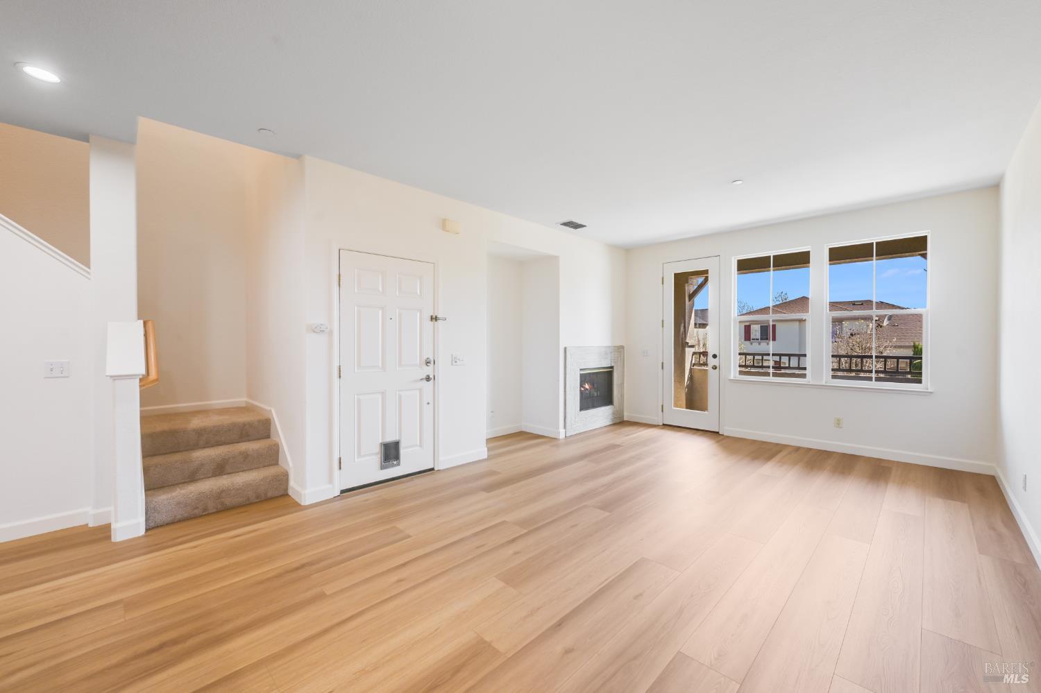 Detail Gallery Image 2 of 26 For 2835 Coleman Glen Ln, Santa Rosa,  CA 95407 - 3 Beds | 3 Baths