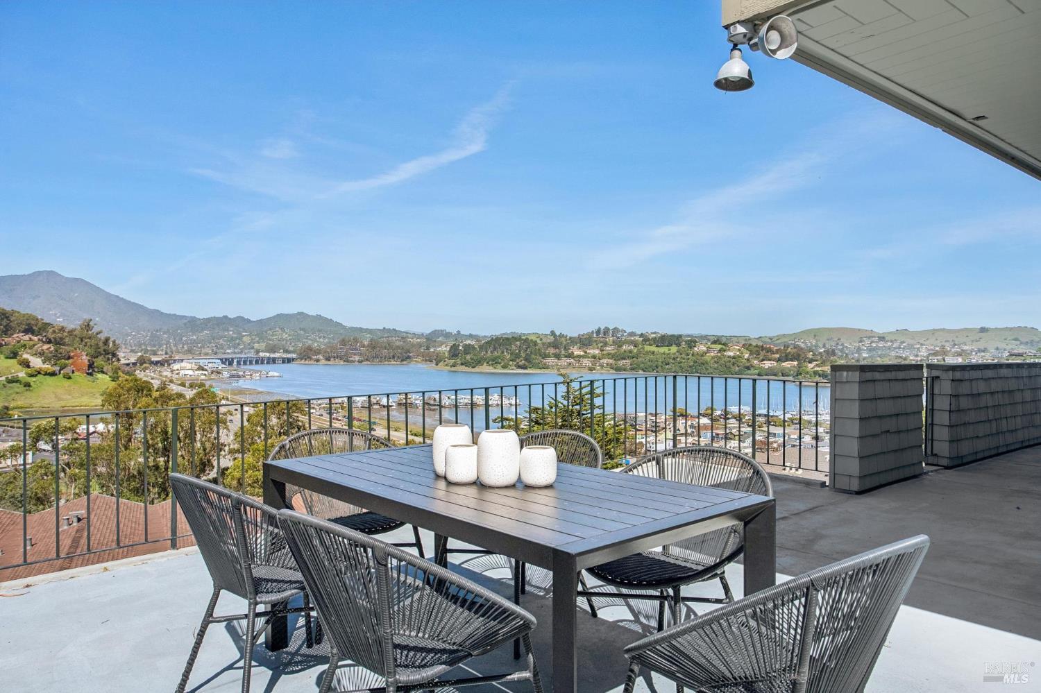 Detail Gallery Image 14 of 49 For 100 Eden Roc Dr, Sausalito,  CA 94965 - 4 Beds | 2 Baths