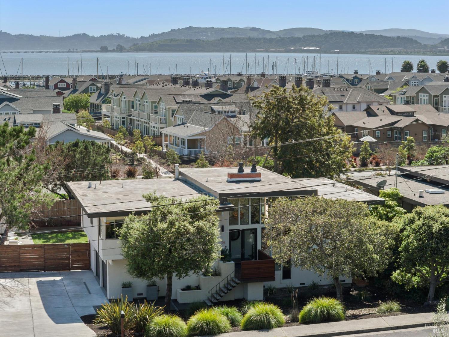 Detail Gallery Image 30 of 33 For 36 Bonnie Banks Way, San Rafael,  CA 94901 - 4 Beds | 3 Baths