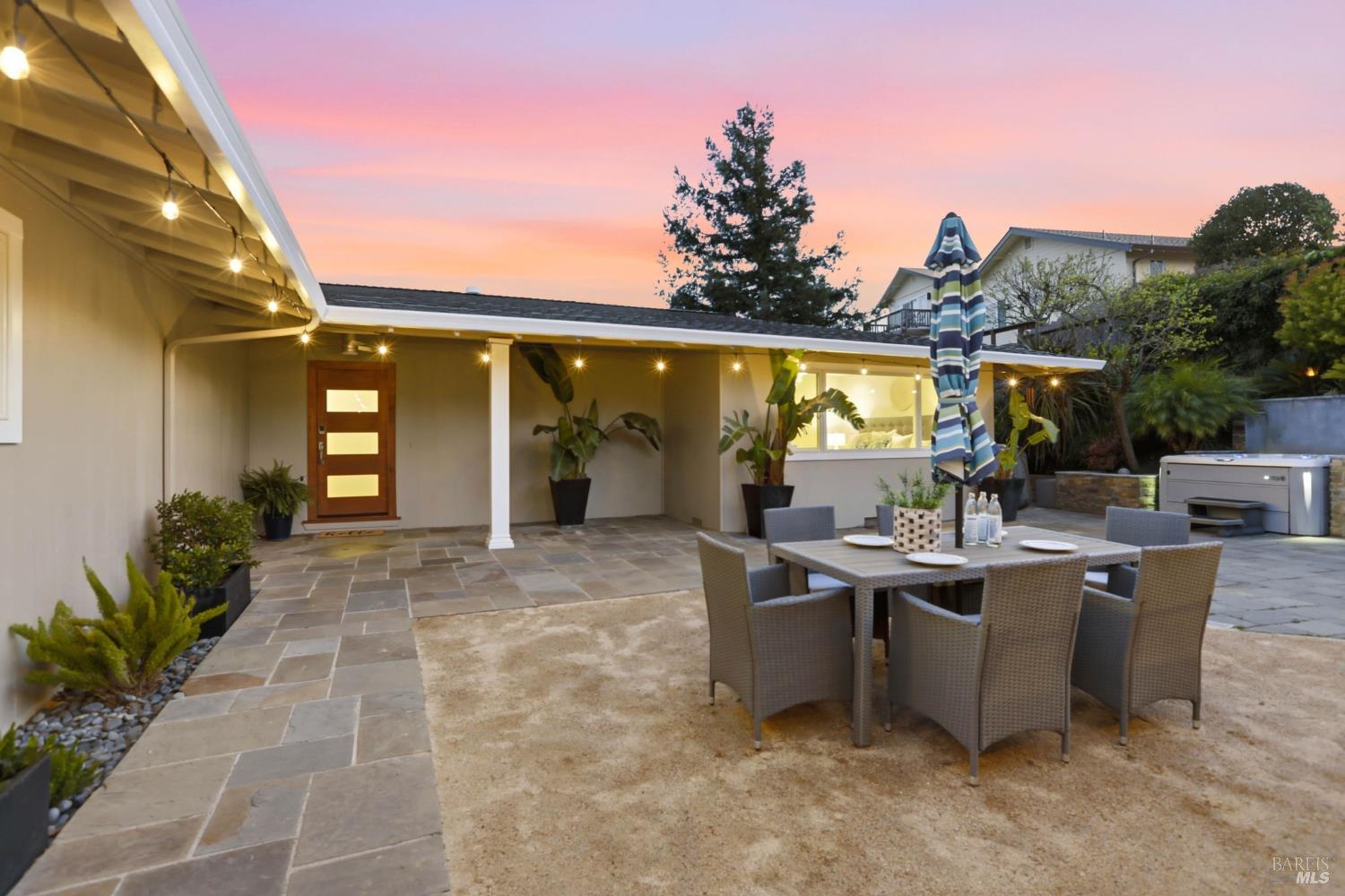 Detail Gallery Image 23 of 31 For 151 Oak Springs Dr, San Anselmo,  CA 94960 - 3 Beds | 2 Baths