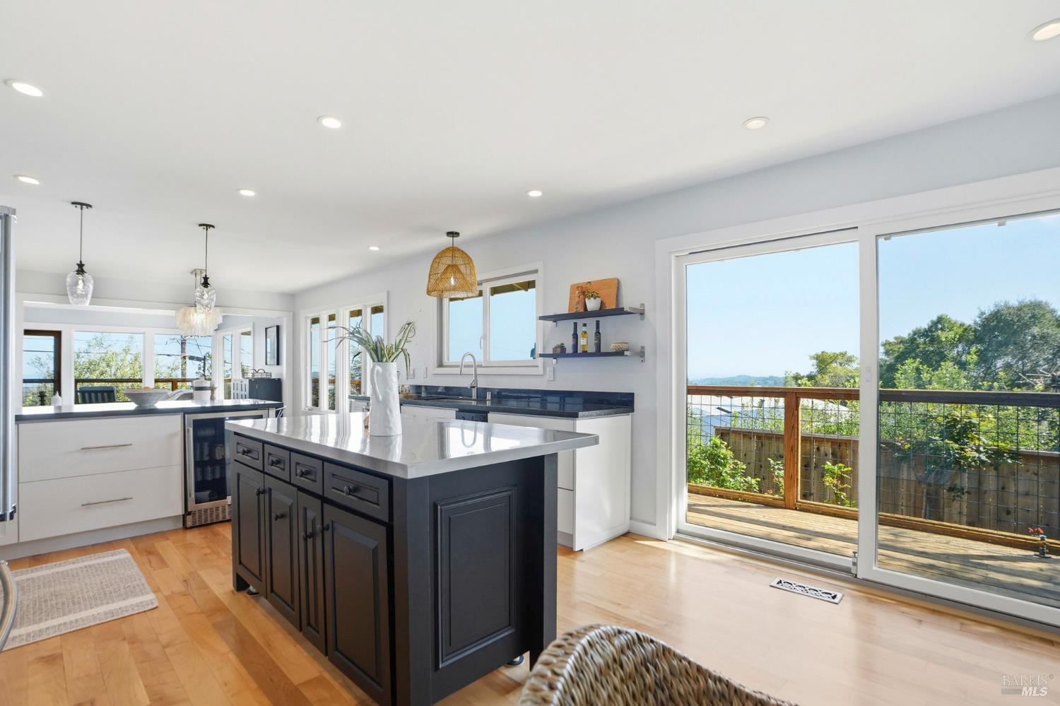 Detail Gallery Image 9 of 31 For 151 Oak Springs Dr, San Anselmo,  CA 94960 - 3 Beds | 2 Baths