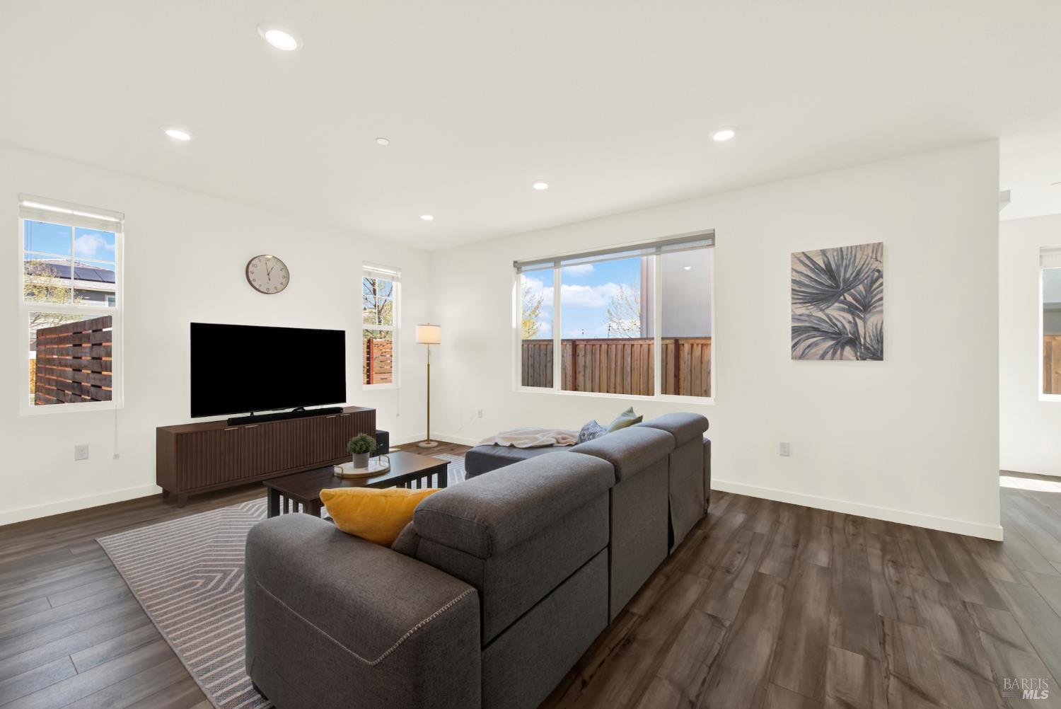 Detail Gallery Image 12 of 61 For 2432 Artisan Way, Fairfield,  CA 94533 - 4 Beds | 2/1 Baths