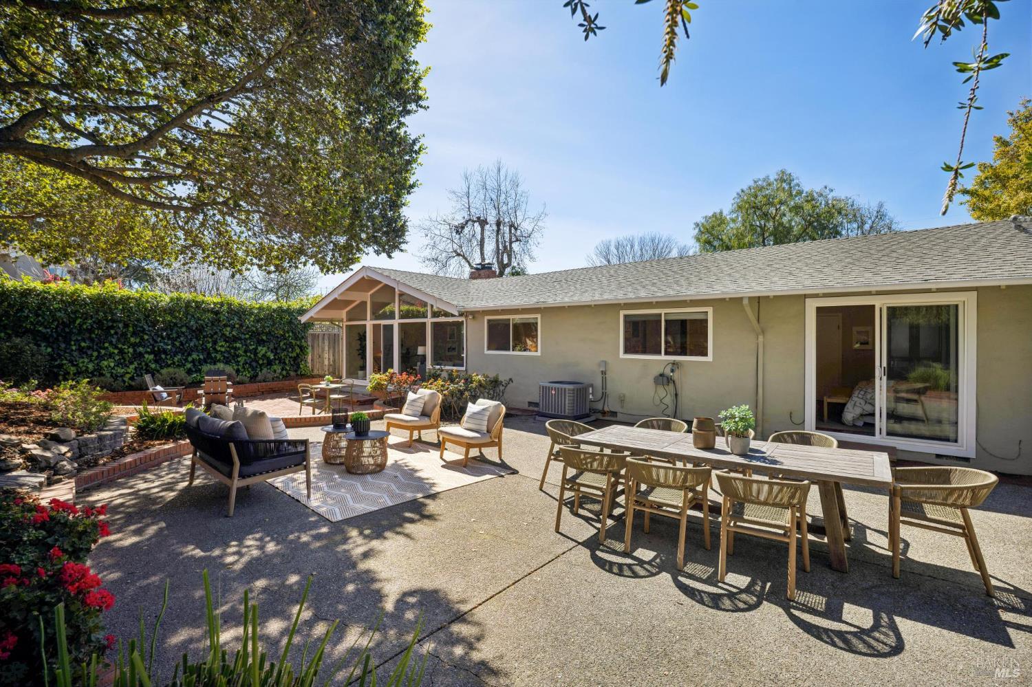 Detail Gallery Image 60 of 81 For 212 Blackstone Dr, San Rafael,  CA 94903 - 3 Beds | 2 Baths