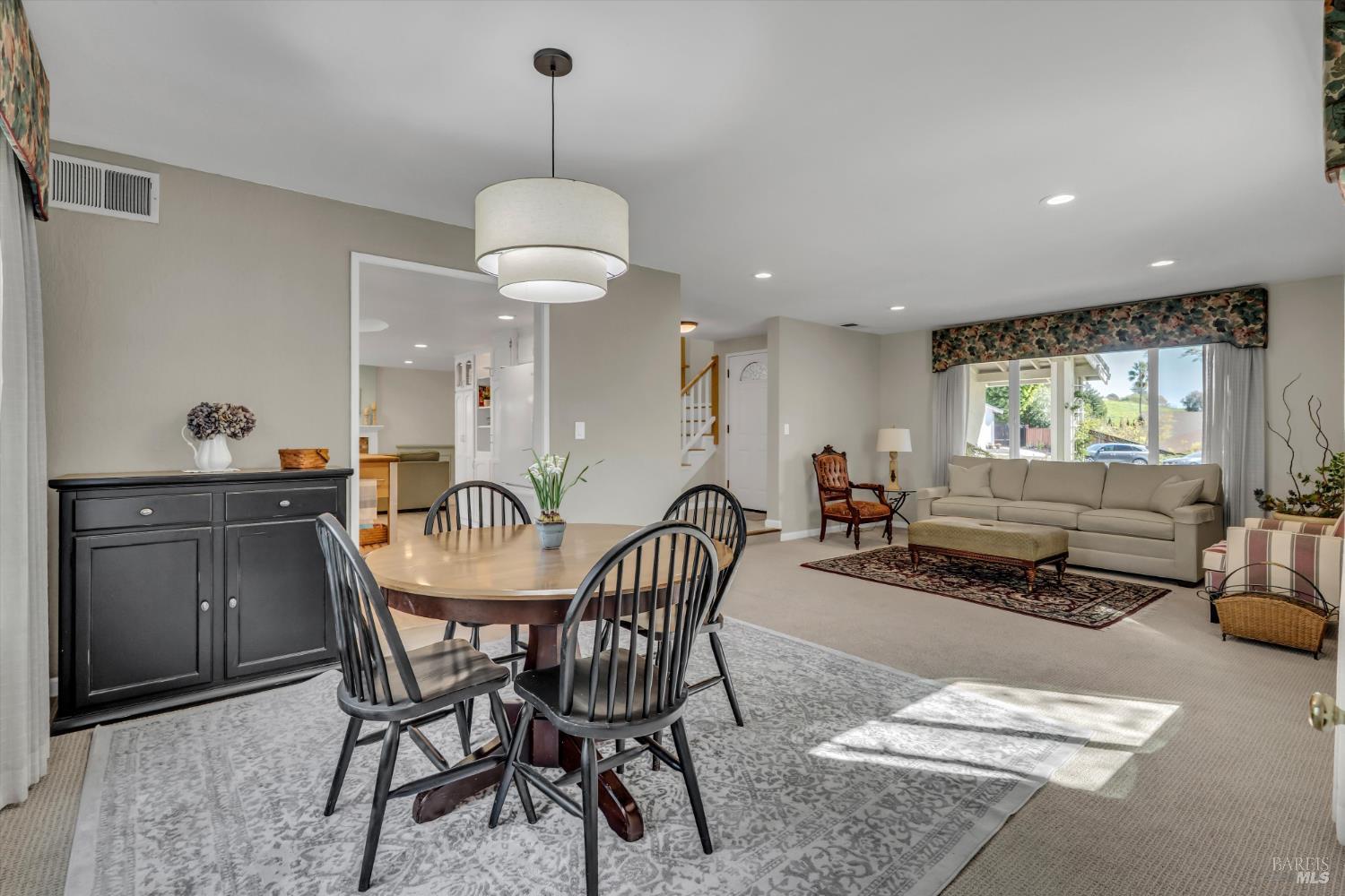 Detail Gallery Image 10 of 52 For 507 Union Ct, Benicia,  CA 94510 - 5 Beds | 3 Baths