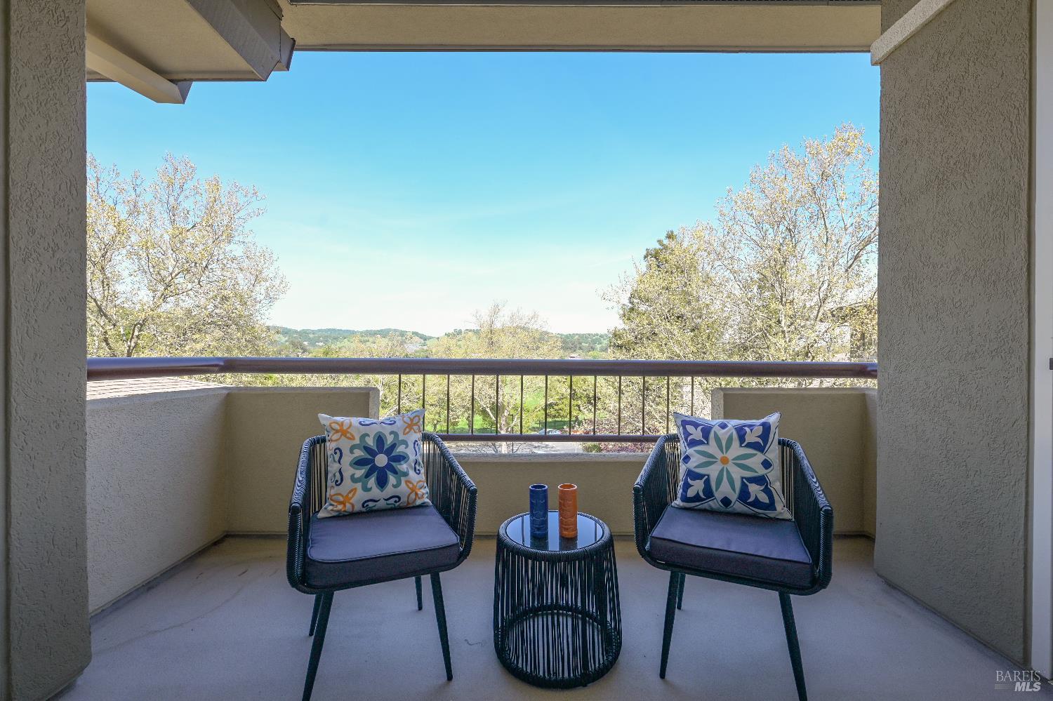 Detail Gallery Image 7 of 15 For 100 Deer Valley Rd 3h,  San Rafael,  CA 94903 - 1 Beds | 1 Baths