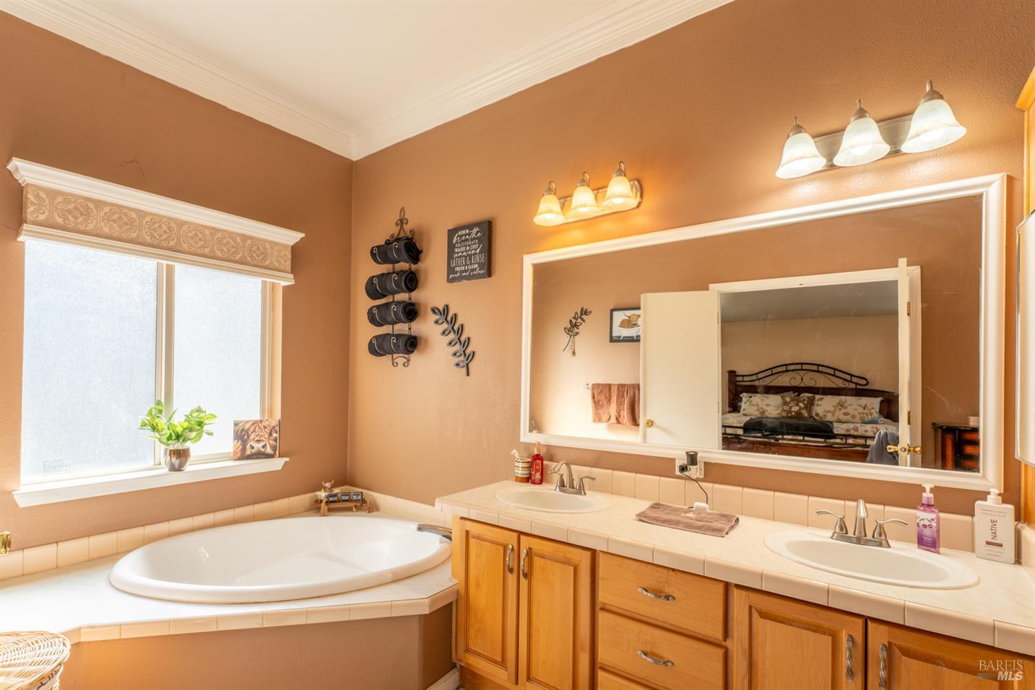 Detail Gallery Image 11 of 23 For 2301 North Road Rd, Laytonville,  CA 95454 - 3 Beds | 2 Baths