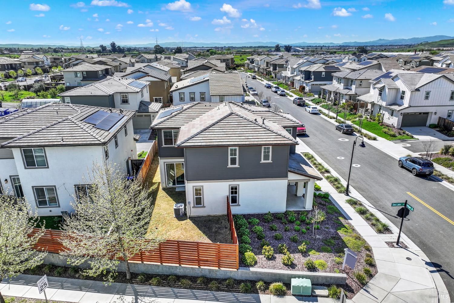 Detail Gallery Image 3 of 61 For 2432 Artisan Way, Fairfield,  CA 94533 - 4 Beds | 2/1 Baths