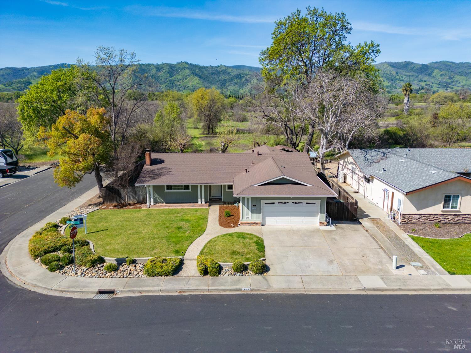 Detail Gallery Image 38 of 42 For 700 Granada Ln, Vacaville,  CA 95688 - 4 Beds | 2 Baths