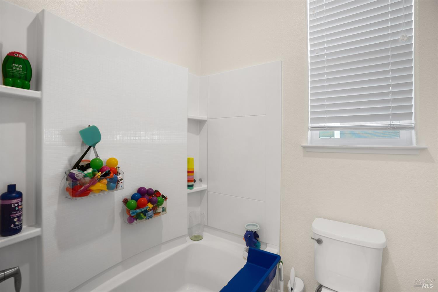 Detail Gallery Image 24 of 44 For 7465 Walker Way, Rohnert Park,  CA 94928 - 3 Beds | 2/1 Baths