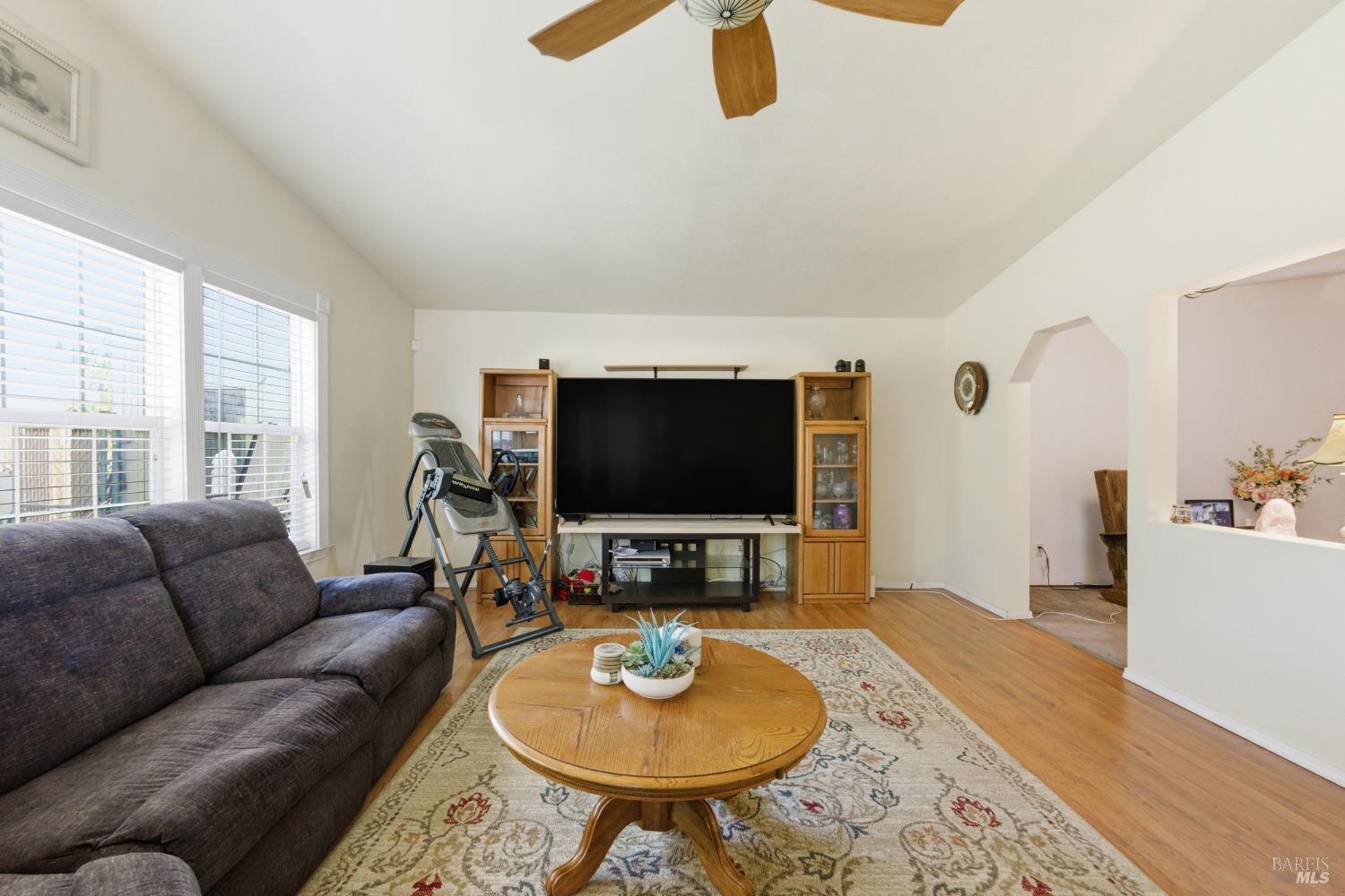 Detail Gallery Image 10 of 43 For 532 Gregory Dr, Vacaville,  CA 95687 - 4 Beds | 2 Baths