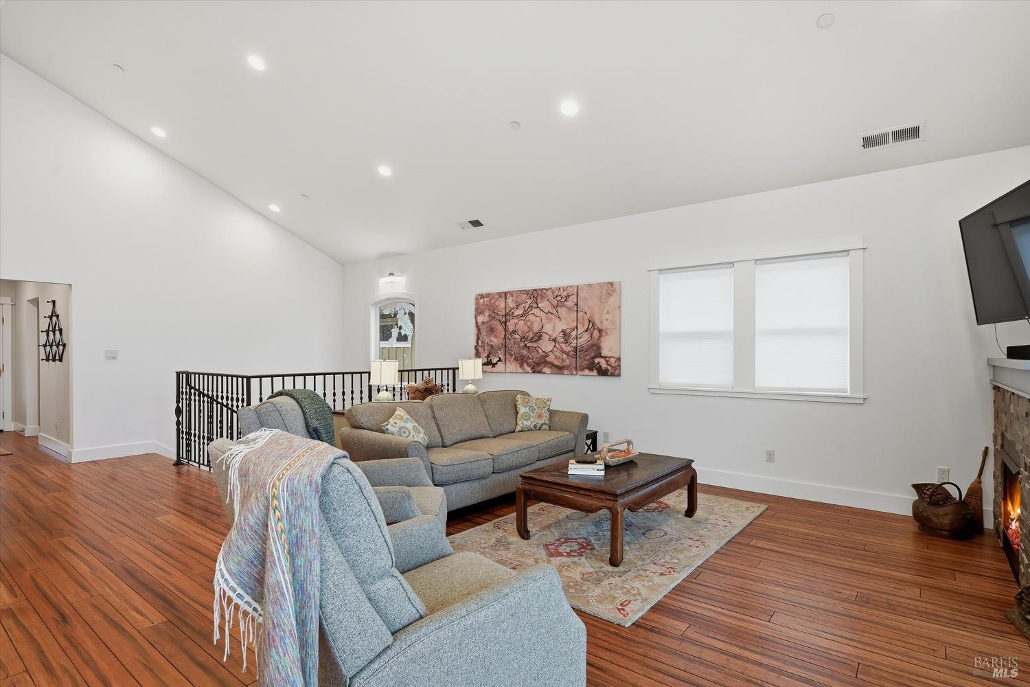 Detail Gallery Image 23 of 57 For 18793 N Shore Dr, Hidden Valley Lake,  CA 95467 - 5 Beds | 3/1 Baths