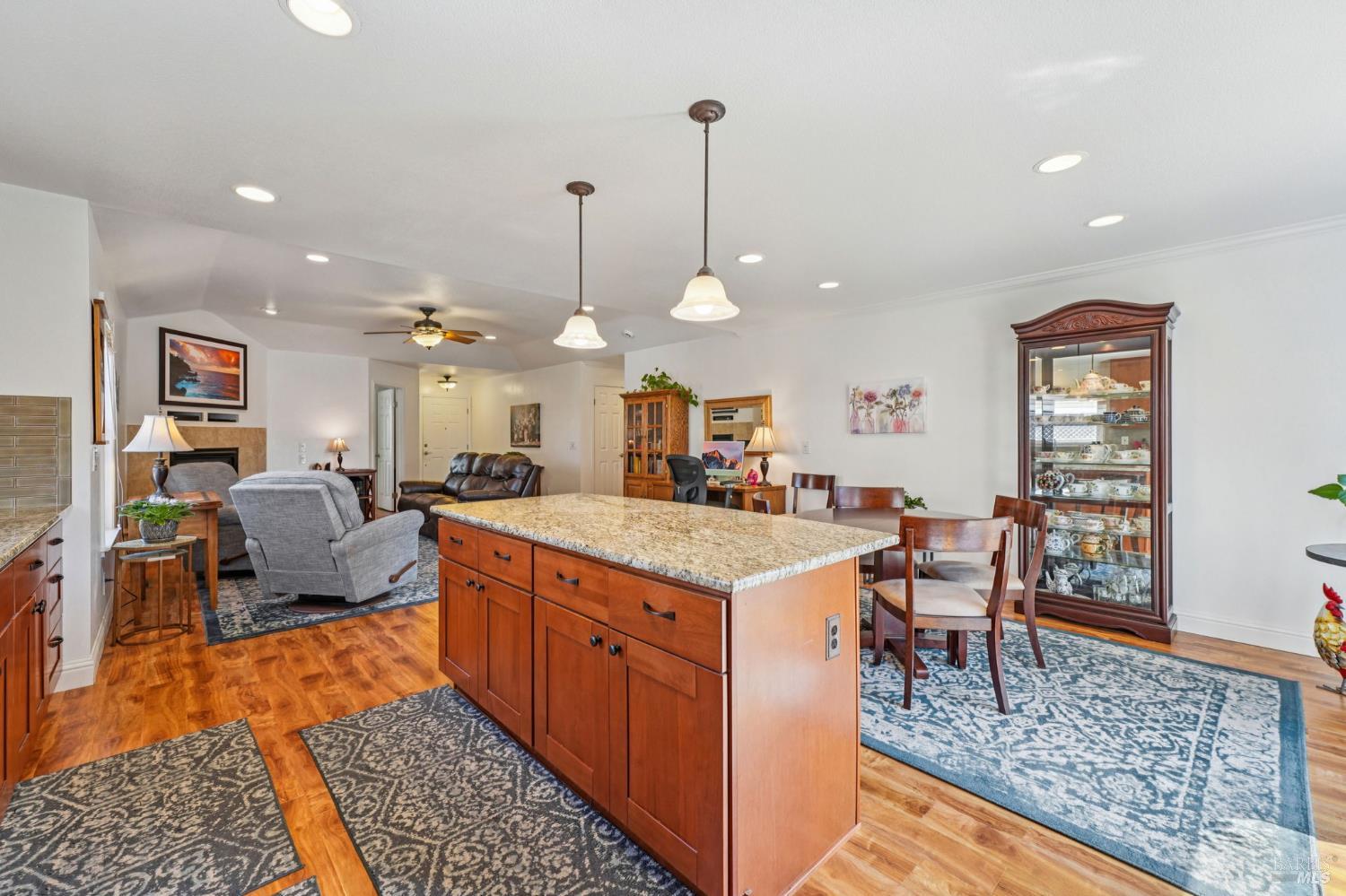 Detail Gallery Image 9 of 37 For 719 Hackberry Ct, Windsor,  CA 95492 - 3 Beds | 2 Baths