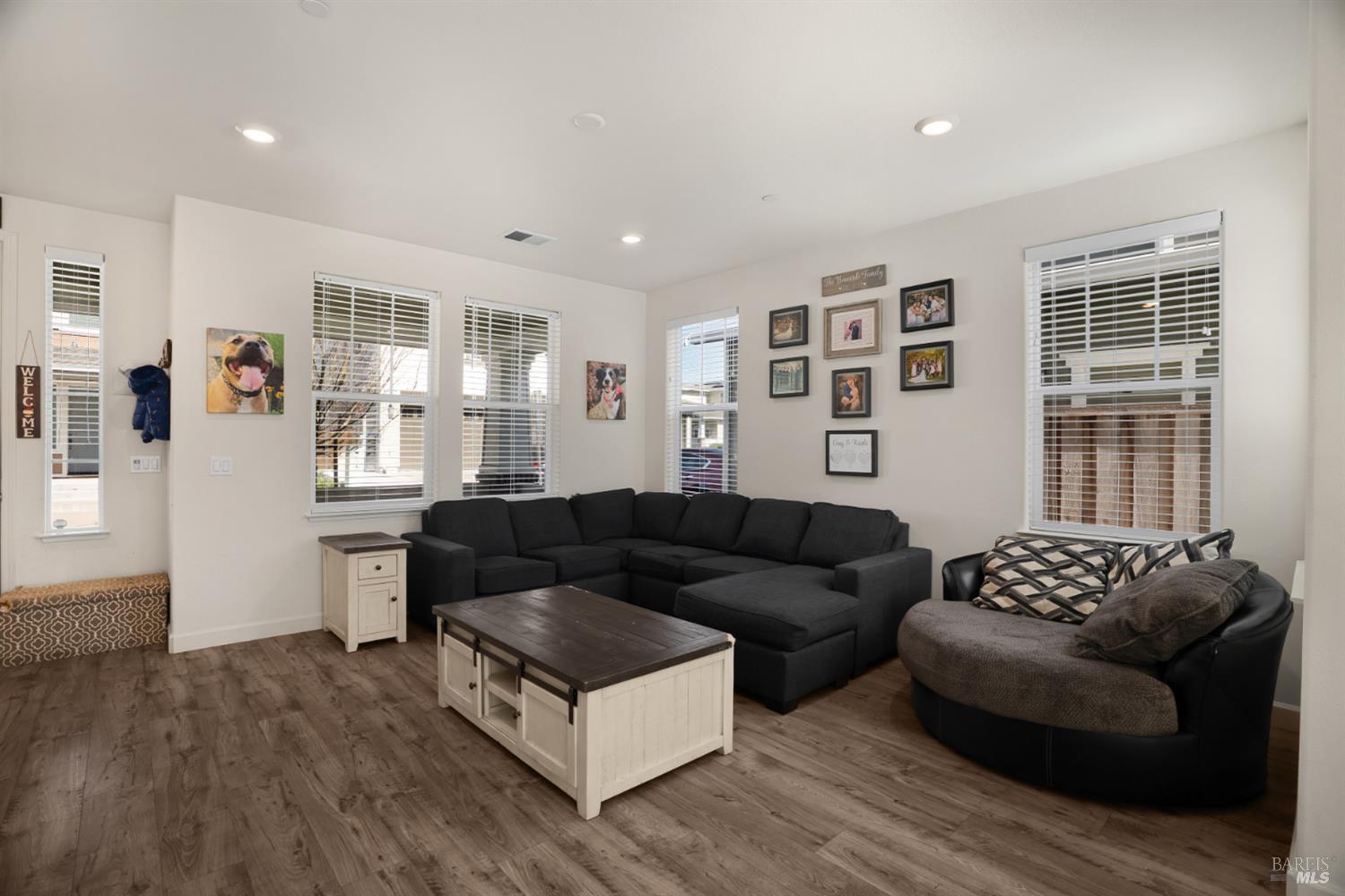 Detail Gallery Image 8 of 44 For 7465 Walker Way, Rohnert Park,  CA 94928 - 3 Beds | 2/1 Baths