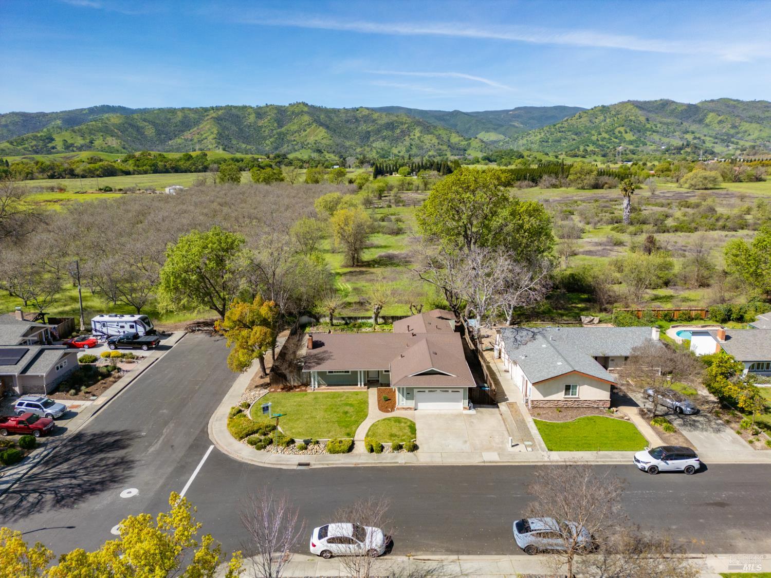 Detail Gallery Image 2 of 42 For 700 Granada Ln, Vacaville,  CA 95688 - 4 Beds | 2 Baths