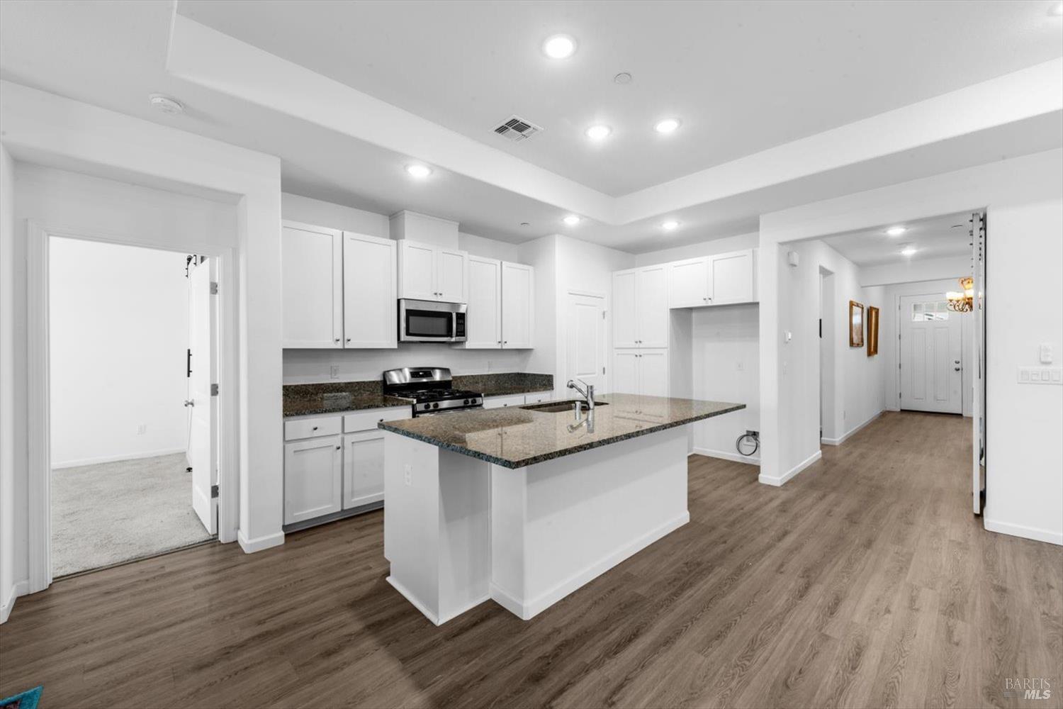 Detail Gallery Image 10 of 47 For 2130 Lark Way, Dixon,  CA 95620 - 3 Beds | 2 Baths