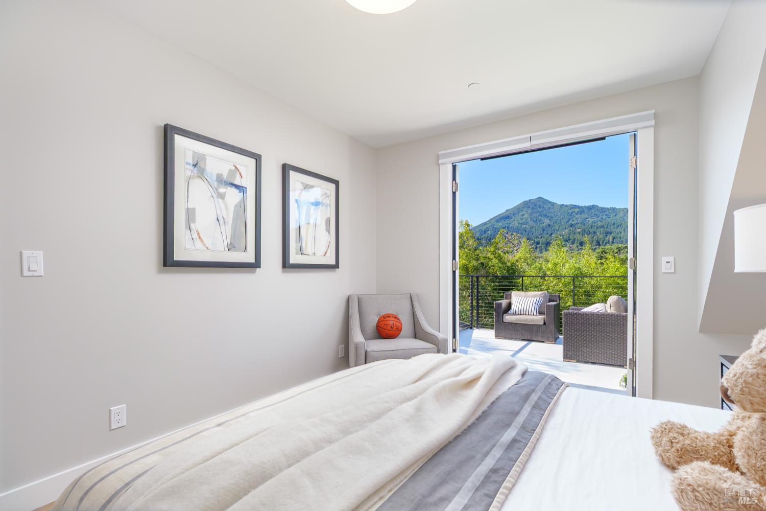 Detail Gallery Image 22 of 41 For 37 Rosebank Ave, Kentfield,  CA 94904 - 4 Beds | 4 Baths