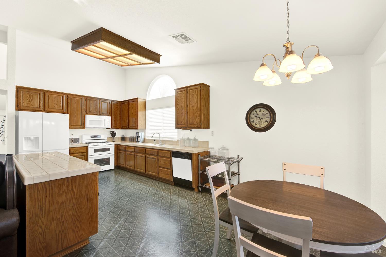 Detail Gallery Image 19 of 50 For 675 Brians Way, Dixon,  CA 95620 - 3 Beds | 2 Baths