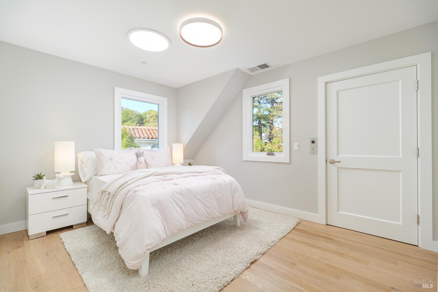 Detail Gallery Image 24 of 41 For 37 Rosebank Ave, Kentfield,  CA 94904 - 4 Beds | 4 Baths