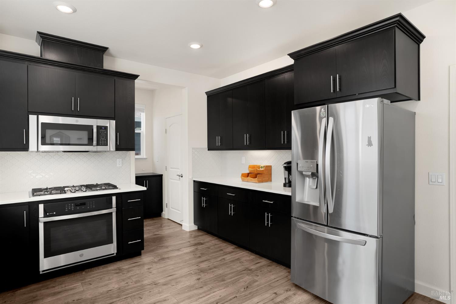 Detail Gallery Image 15 of 44 For 7465 Walker Way, Rohnert Park,  CA 94928 - 3 Beds | 2/1 Baths