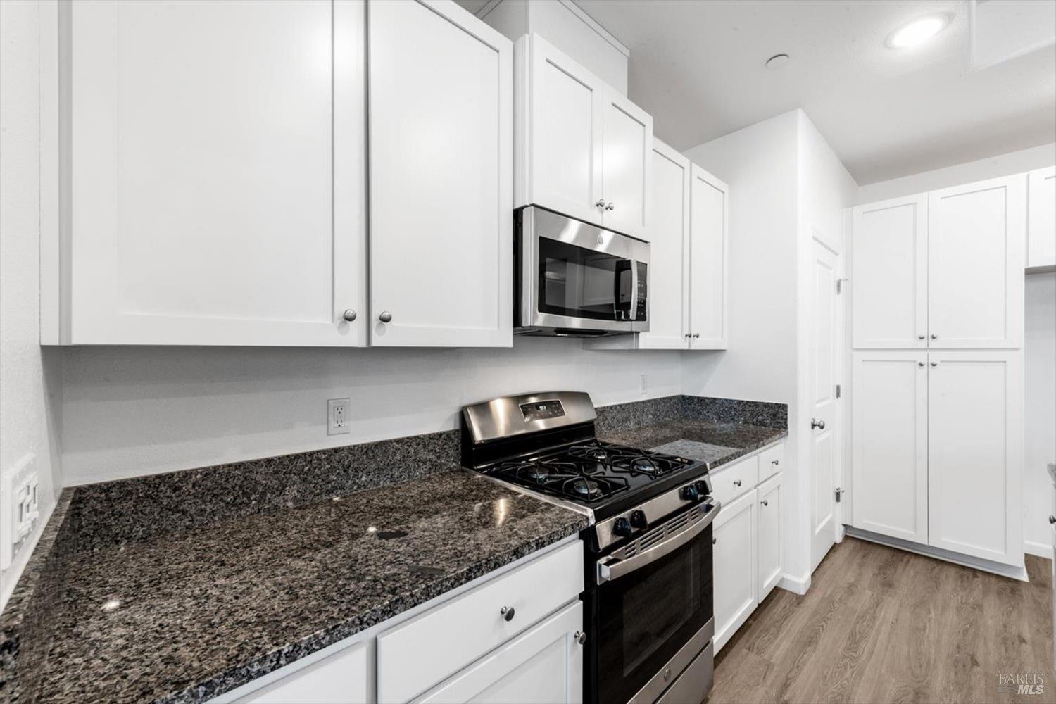 Detail Gallery Image 14 of 47 For 2130 Lark Way, Dixon,  CA 95620 - 3 Beds | 2 Baths