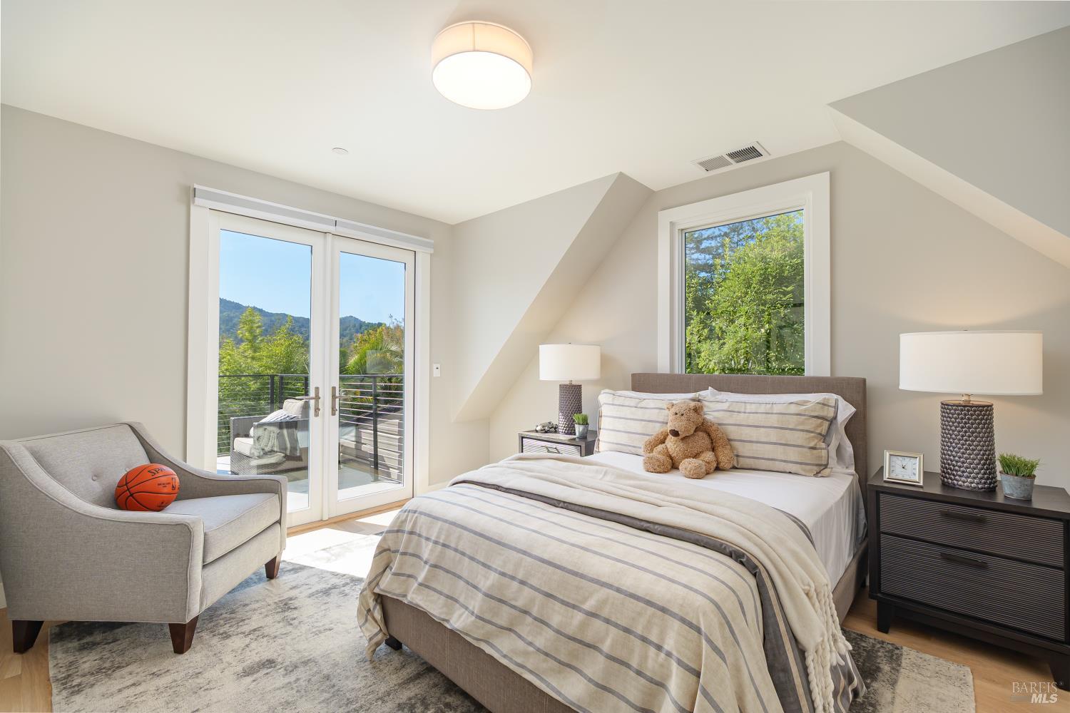 Detail Gallery Image 21 of 41 For 37 Rosebank Ave, Kentfield,  CA 94904 - 4 Beds | 4 Baths