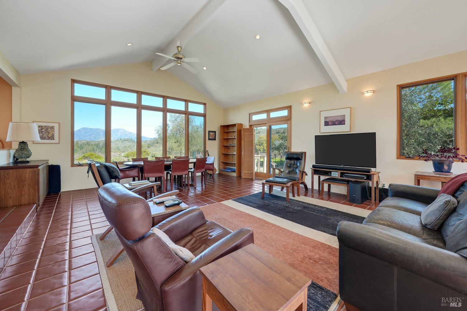 Detail Gallery Image 9 of 26 For 5809 Sharp Rd, Calistoga,  CA 94515 - 3 Beds | 2 Baths