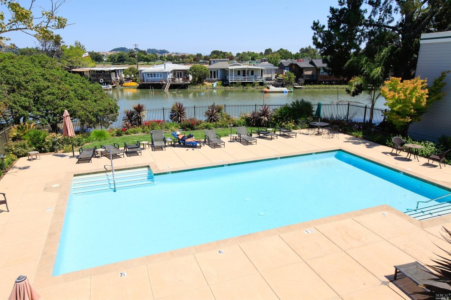 Detail Gallery Image 39 of 48 For 621 Larkspur Plaza Dr, Larkspur,  CA 94939 - 1 Beds | 1 Baths