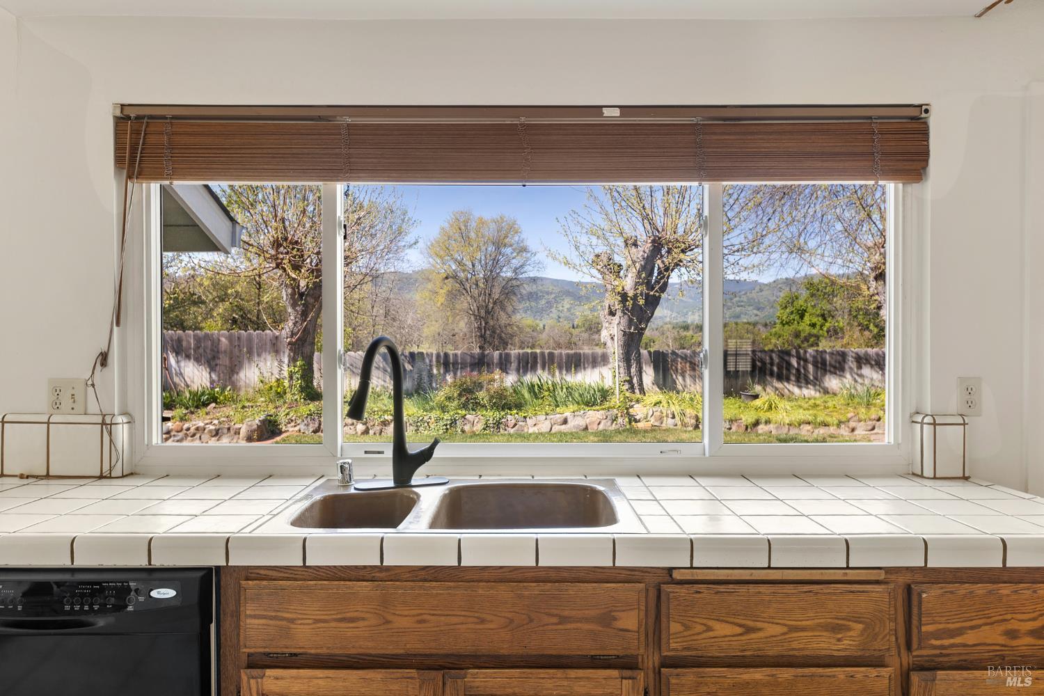 Detail Gallery Image 13 of 42 For 700 Granada Ln, Vacaville,  CA 95688 - 4 Beds | 2 Baths